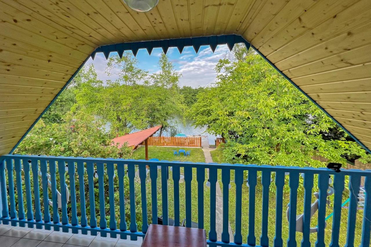 Villa Popeye Jakuzzis Nyaralohaz Бекессентандраш Экстерьер фото