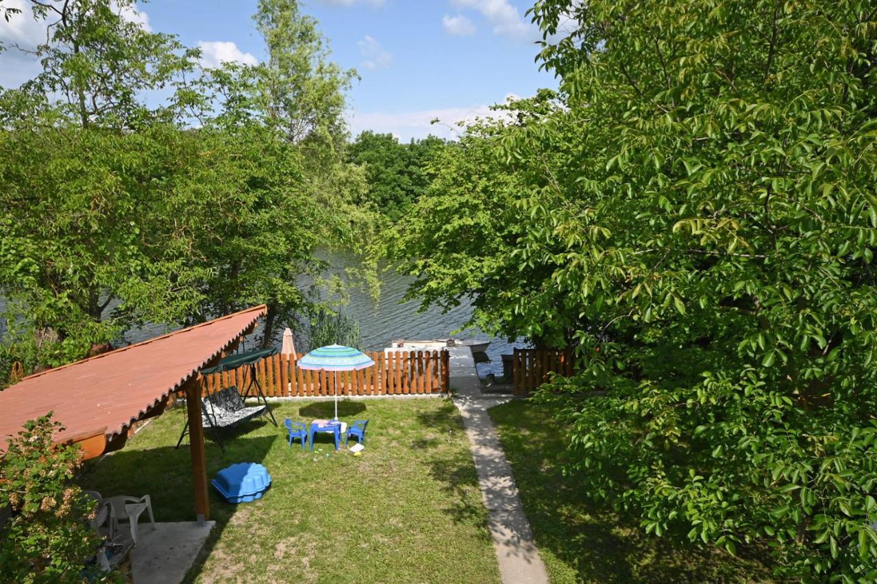 Villa Popeye Jakuzzis Nyaralohaz Бекессентандраш Экстерьер фото